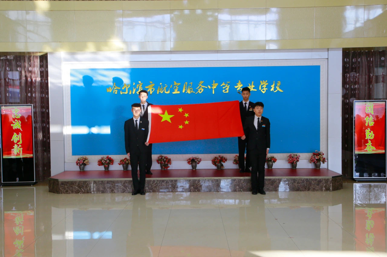 提灯引梦向日行 共赴山海谱新篇